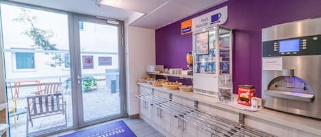 Daily continental breakfast (EUR 9 per person)