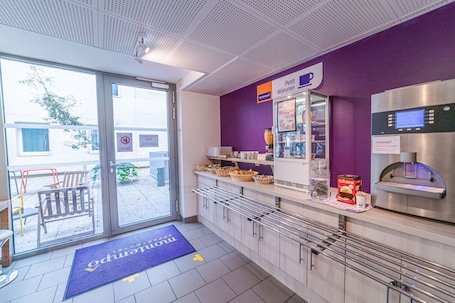 Desayuno continental diario (EUR 9 por persona)
