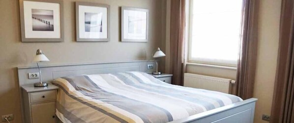 Schreibtisch, Babybetten, Zustellbetten, kostenloses WLAN