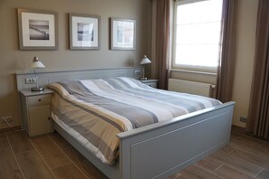 Schreibtisch, Babybetten, Zustellbetten, kostenloses WLAN