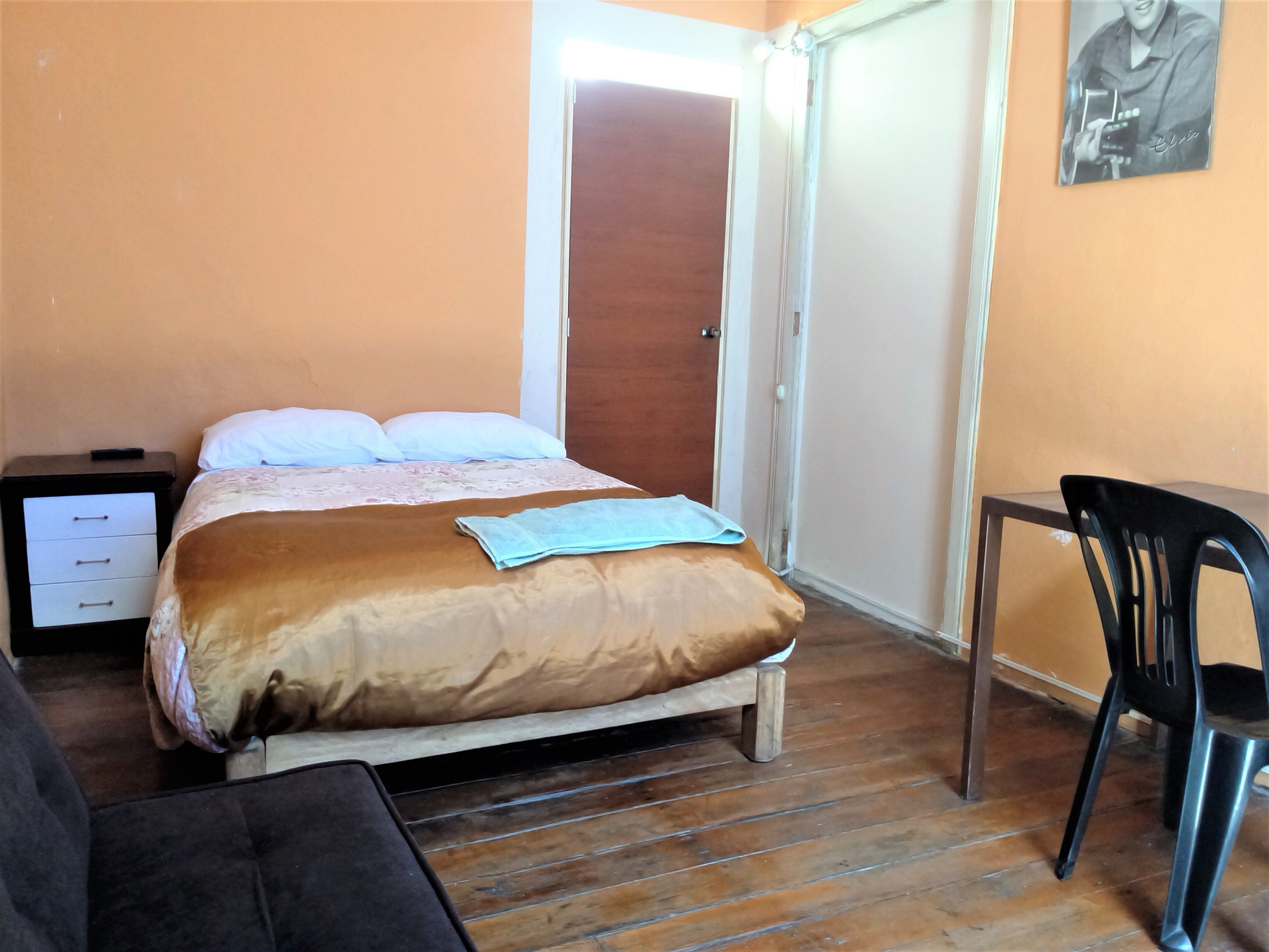 Habitacion Clasica Matrimonial, 1 habitacion, bano privado, planta baja | 書桌、熨斗/熨衣板、免費無線上網、床單