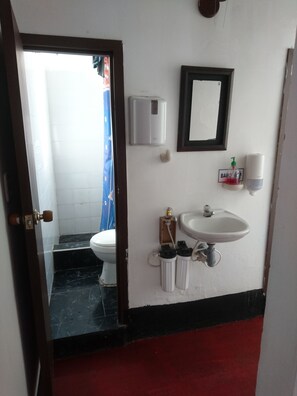 Shared Dormitory | Bathroom