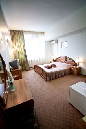 ห้องดีลักซ์ดับเบิล, เตียงคิงไซส์ 1 เตียง | มินิบาร์, Wi-Fi ฟรี