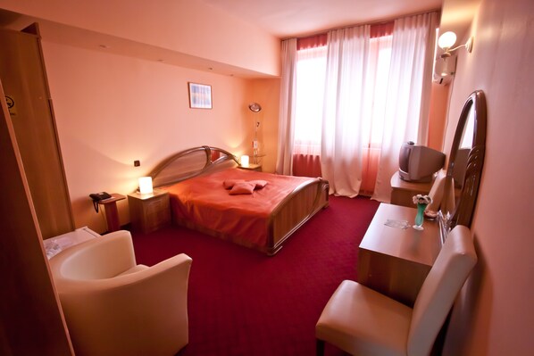 ห้องดีลักซ์ดับเบิล, เตียงคิงไซส์ 1 เตียง | มินิบาร์, Wi-Fi ฟรี