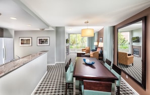 Deluxe Condo, 2 Bedrooms, Kitchen