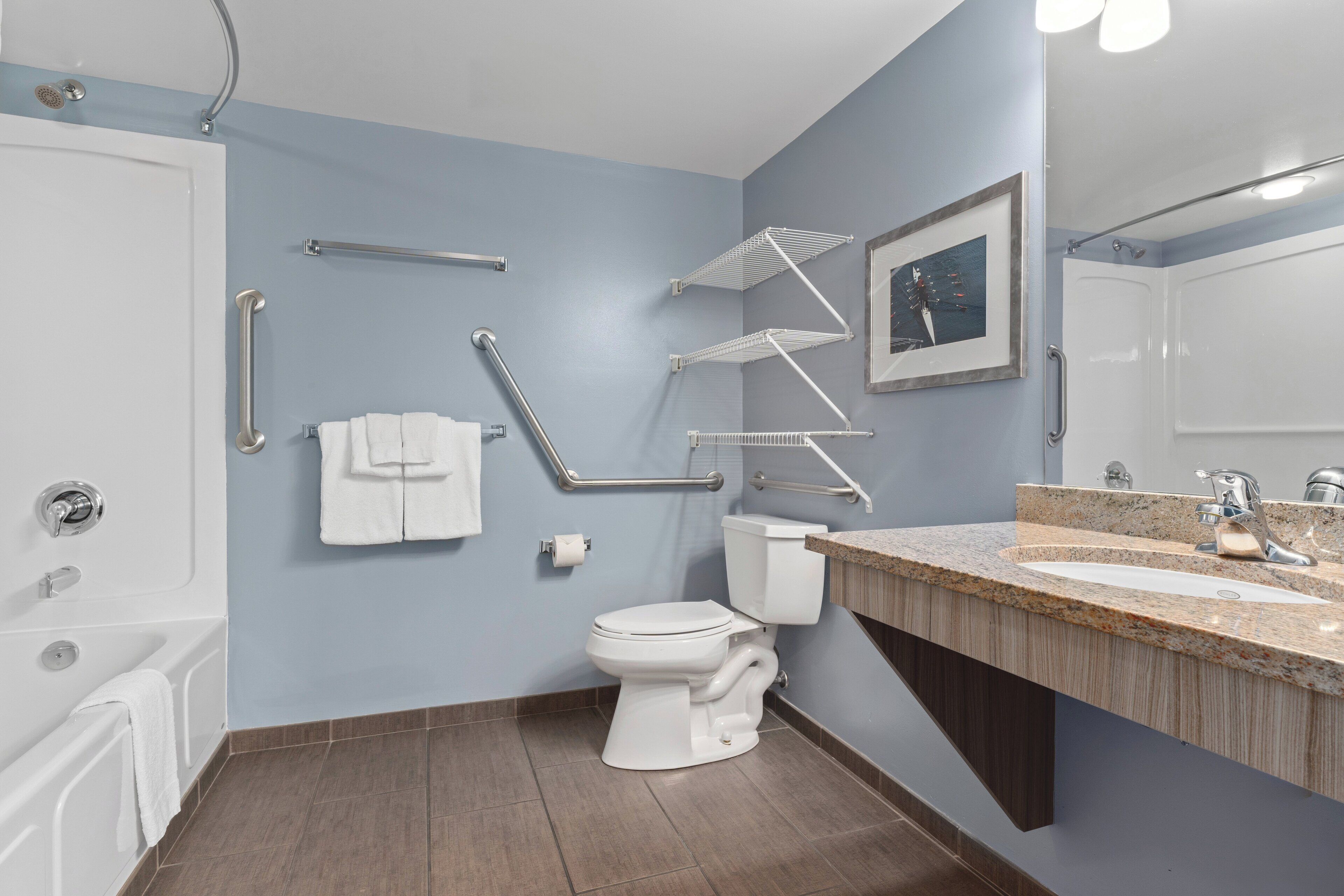 deluxe condo, 2 bedrooms, kitchen | bathroom | combined shower/bathtub, hair dryer, towels