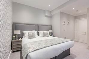 Room - Chilworth Court (London)