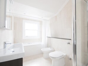Room - Chilworth Court (London)