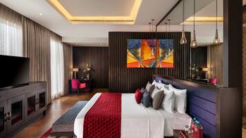 Premium bedding, in-room safe, desk, iron/ironing board