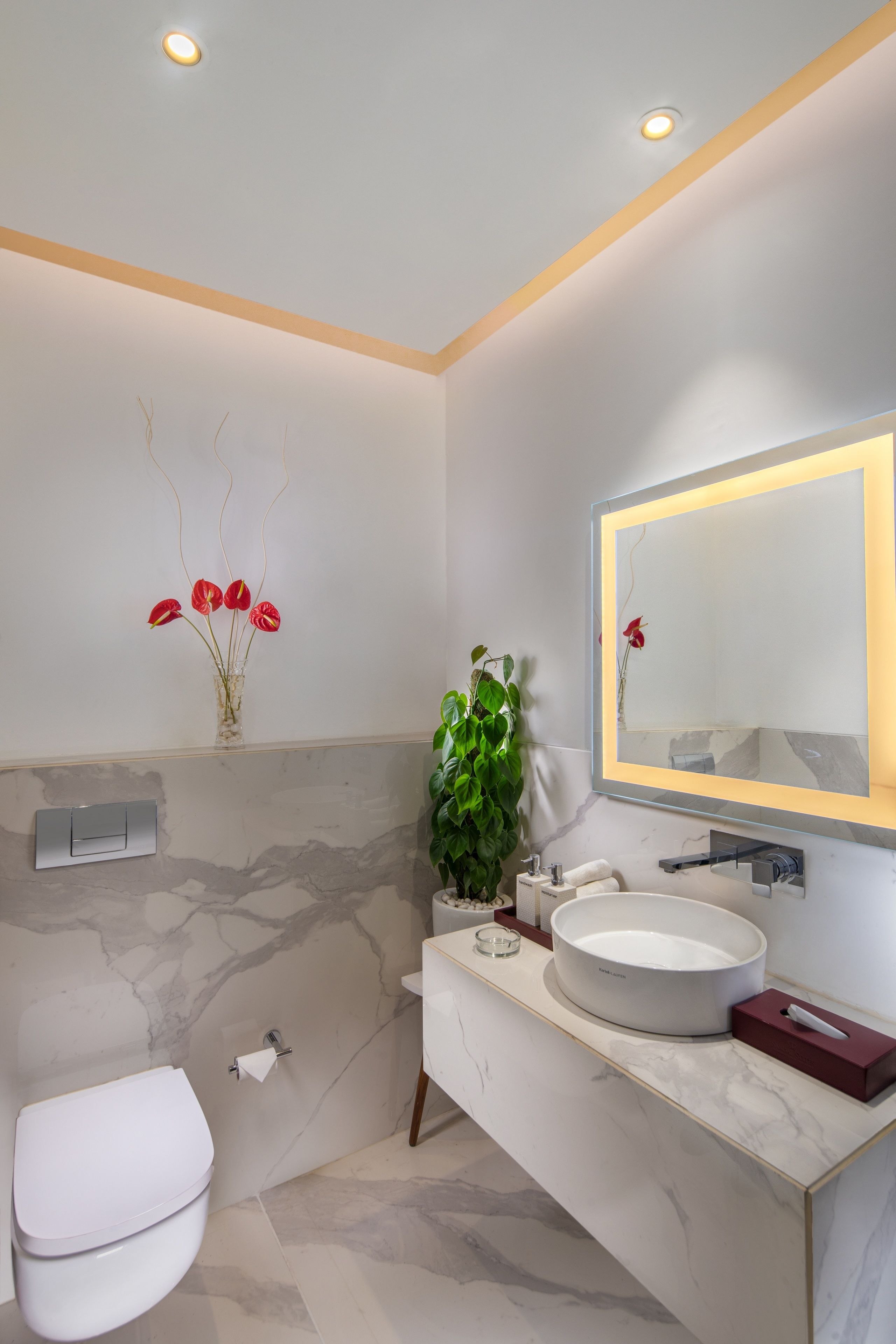 presidential suite | bathroom | shower, free toiletries, slippers, towels