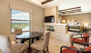 Presidential Condo, 2 Bedrooms | In-room dining