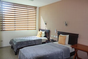 Premium bedding, in-room safe, free WiFi, bed sheets - Hotel Flamingo (Puerto Ayora)