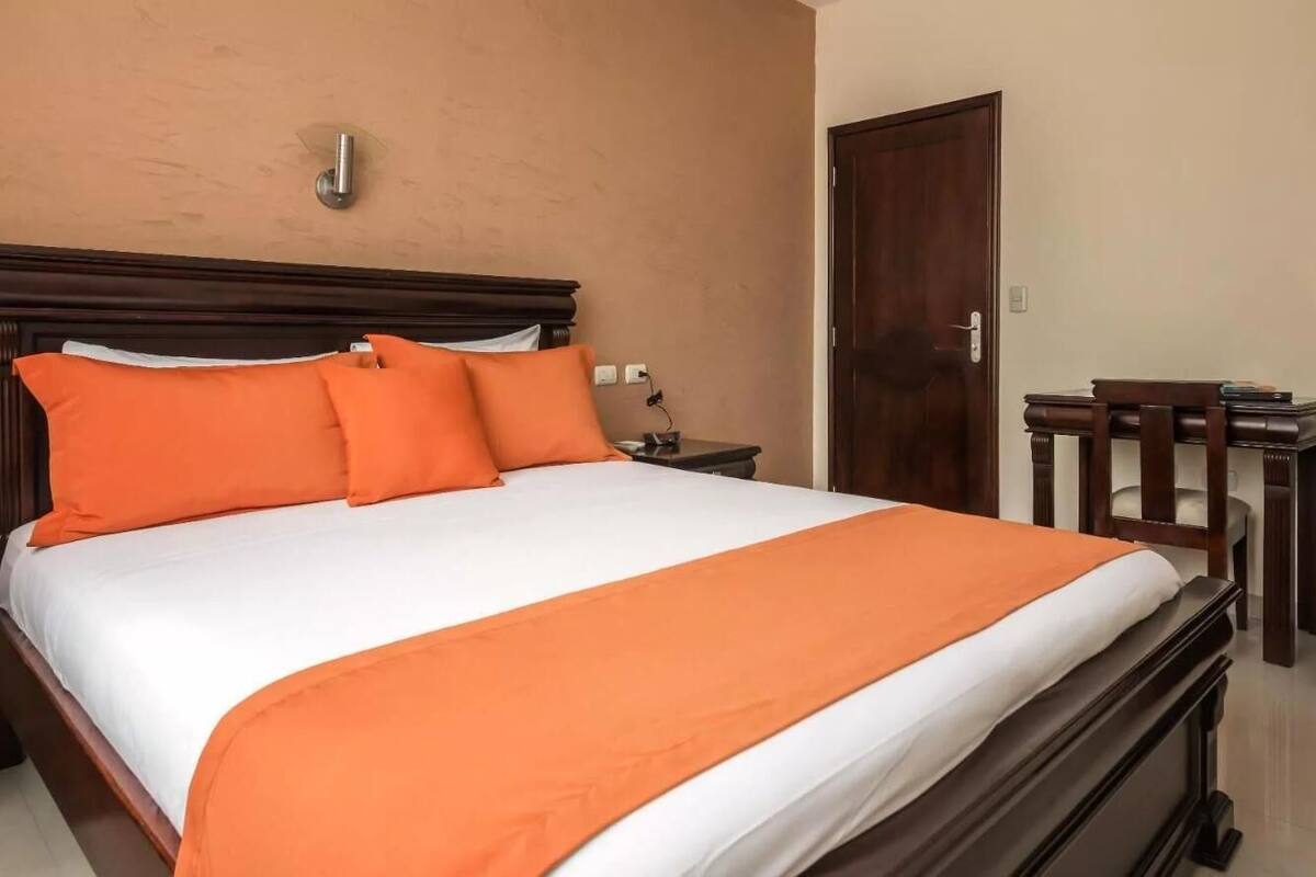 Premium bedding, in-room safe, free WiFi, bed sheets