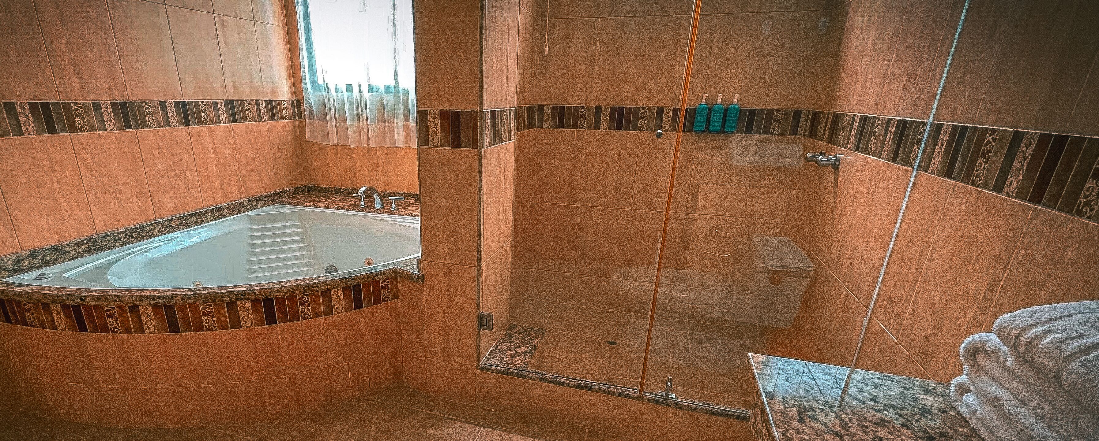 suite | bathroom | shower, free toiletries, slippers, towels