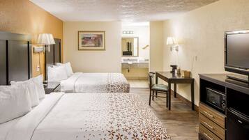 Zimmer, 2 Queen-Betten, Nichtraucher | Schreibtisch, laptopgeeigneter Arbeitsplatz, schallisolierte Zimmer