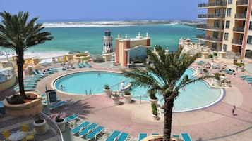 Piscine couverte, piscine extérieure