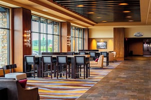 3 bars/lounges, lobby lounge