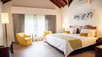 Ropa de cama de alta calidad, cubrecamas y minibar