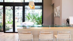 カップル用トリートメントルーム、ボディ トリートメント、フェイシャル トリートメント、リフレクソロジー、マッサージ