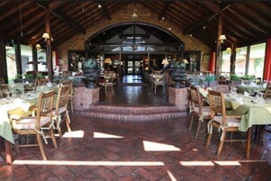 Se sirven desayunos, almuerzos y cenas; cocina argentina