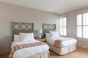 Caja de seguridad en la habitación y decoración personalizada 