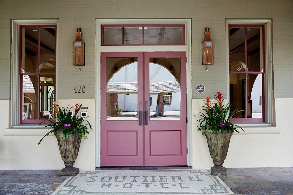 Southern Hotel by null