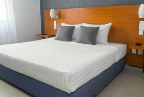 Room, 1 King Bed, Non Smoking | Desk, iron/ironing board, free WiFi, bed sheets - Days Inn by Wyndham Minatitlan (Minatitlán)