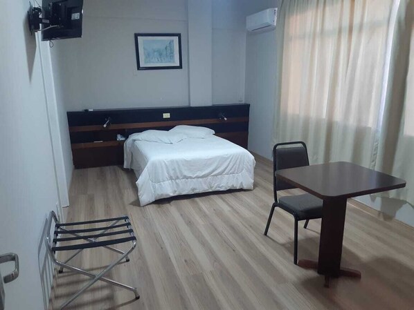 1 غرفة نوم وميني بار ومكتب ومساحة عمل للكمبيوتر المحمول