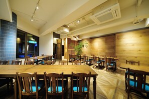 Daily buffet breakfast (JPY 1000 per person)