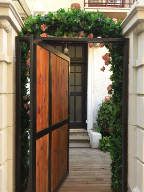 Property entrance - JY Distributed Theme Hotel Apartment (Shanghai)