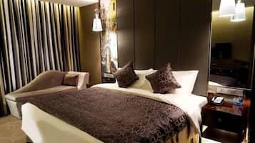 Premium bedding, minibar, in-room safe, desk