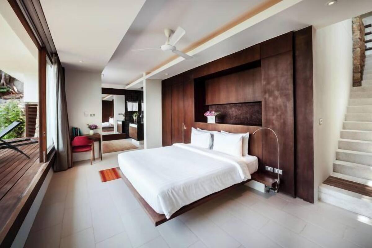 In-room safe, desk, blackout drapes, iron/ironing board (on request)
