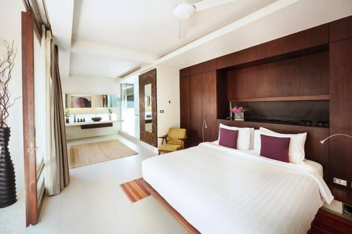In-room safe, desk, blackout drapes, iron/ironing board (on request)