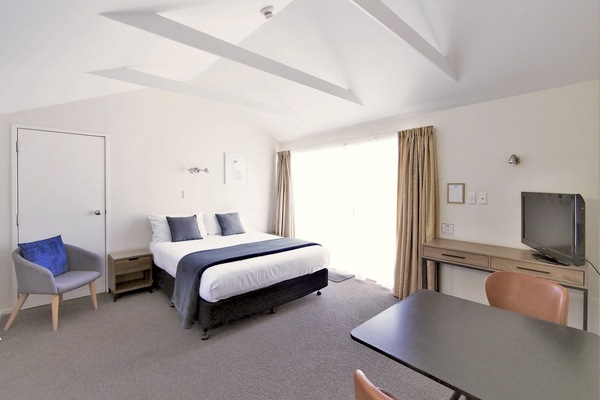 Maitai Studio | Laptop workspace, iron/ironing board, free cribs/infant beds, free WiFi