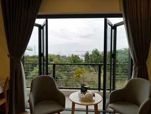 Deluxe Suite, 1 Queen Bed | Minibar, in-room safe, desk, blackout drapes - Son Tra Hill Phu Quoc (Phu Quoc)