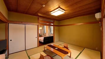 Japanese-Western Room, Non Smoking | In-room safe, desk, soundproofing, bed sheets