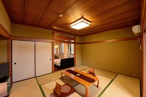 Japanese-Western Room, Non Smoking | In-room safe, desk, soundproofing, bed sheets - Hakone Gora Onsen Mizu no Kaori - Hostel (Hakone)