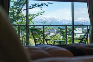 Kahden hengen luksushuone (kaksi sänkyä), tupakointi kielletty (Modern Japanese-style room) | Ylelliset vuodevaatteet, tallelokero huoneessa, työpöytä, ilmainen Wi-Fi