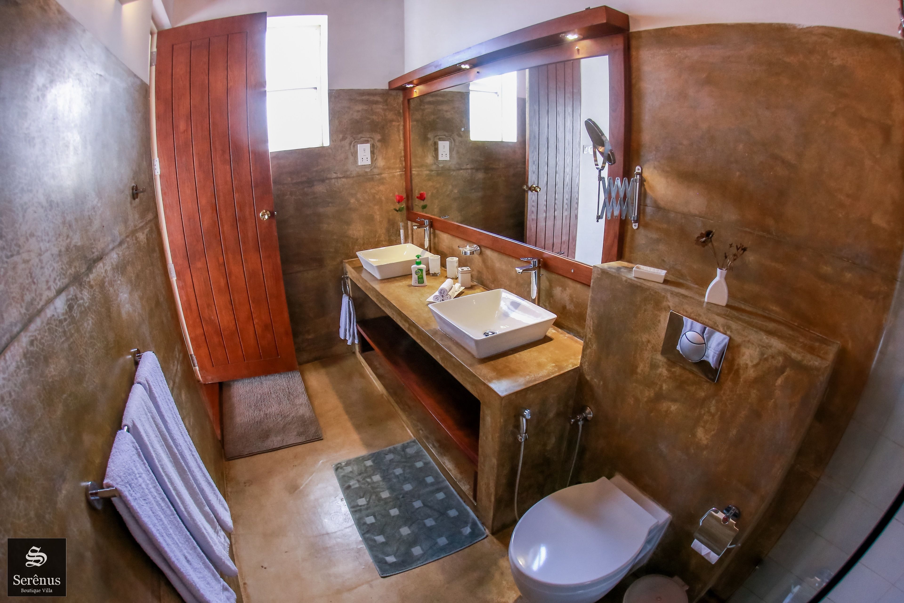 deluxe triple room, lake view | bathroom | shower, free toiletries, bathrobes, slippers