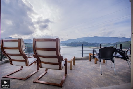 Deluxe Triple Room, Lake View | Balcony