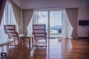 Deluxe Üç Kişilik Oda, Göl Manzaralı | Teras/veranda