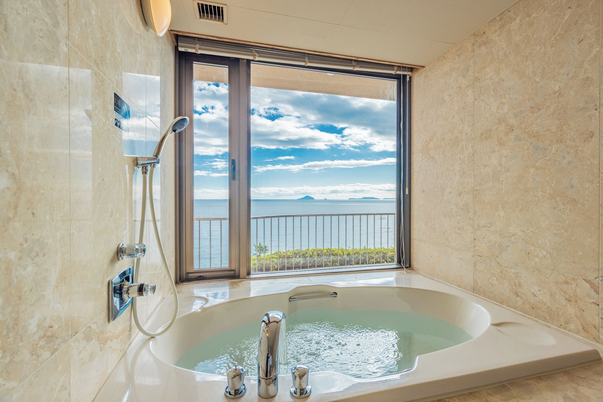 royal suite | premium bedding, down duvets, in-room safe, blackout curtains