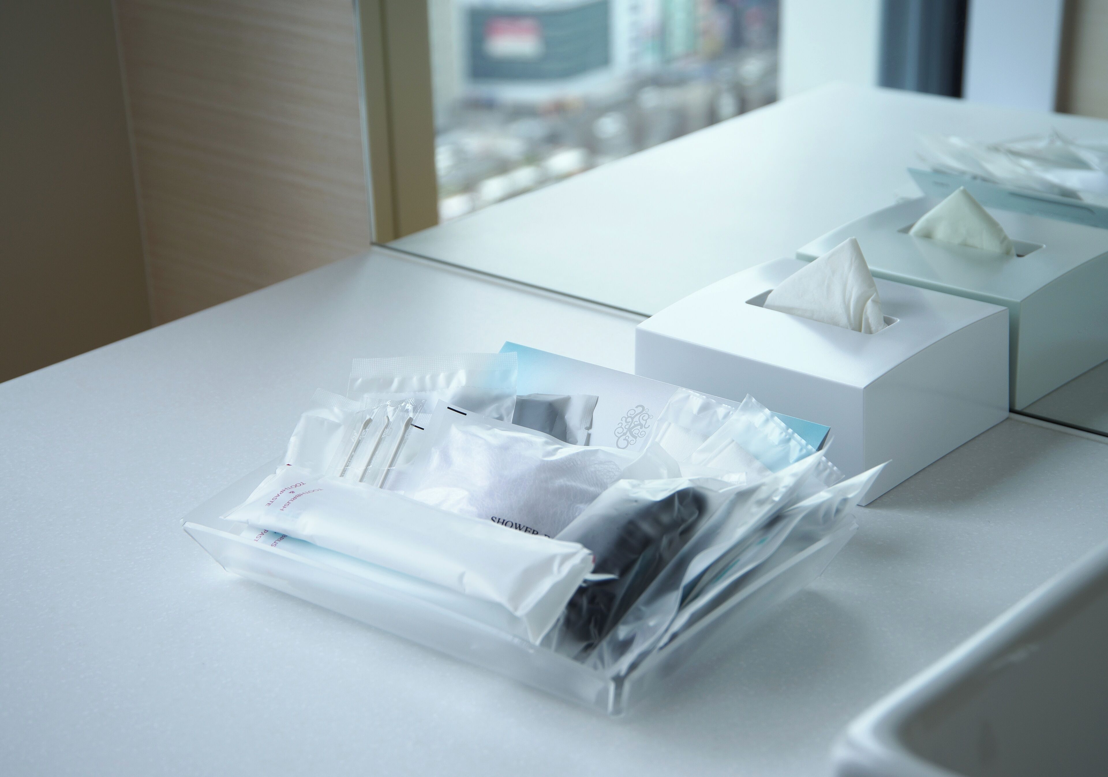 Habitación Deluxe con 2 camas individuales, para no fumadores, en esquina (for 3 People) | Caja de seguridad en la habitación, escritorio y cortinas blackout 