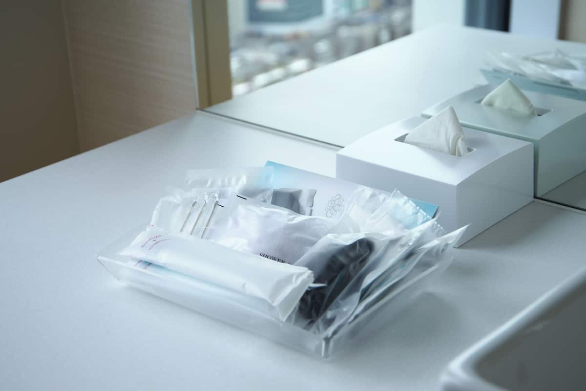 Deluxe Corner Twin Room for 3 People, Non Smoking | In-room safe, desk, blackout curtains, iron/ironing board