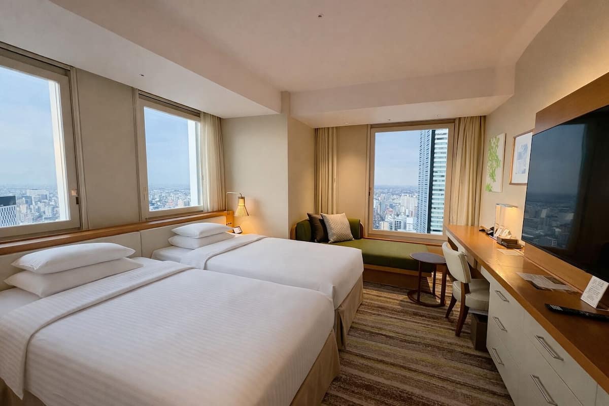 Deluxe Corner Twin Room (View Bath), Non Smoking | In-room safe, desk, blackout curtains, iron/ironing board
