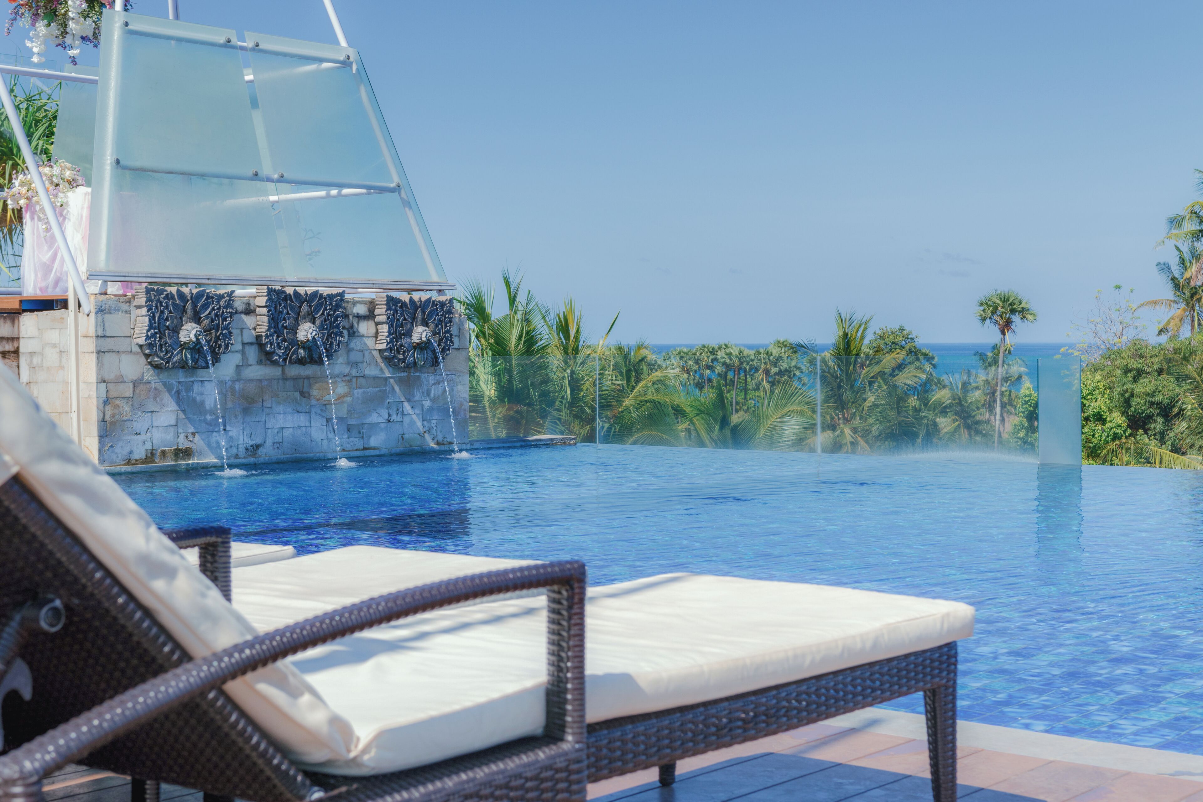 Outdoor pool, pool loungers