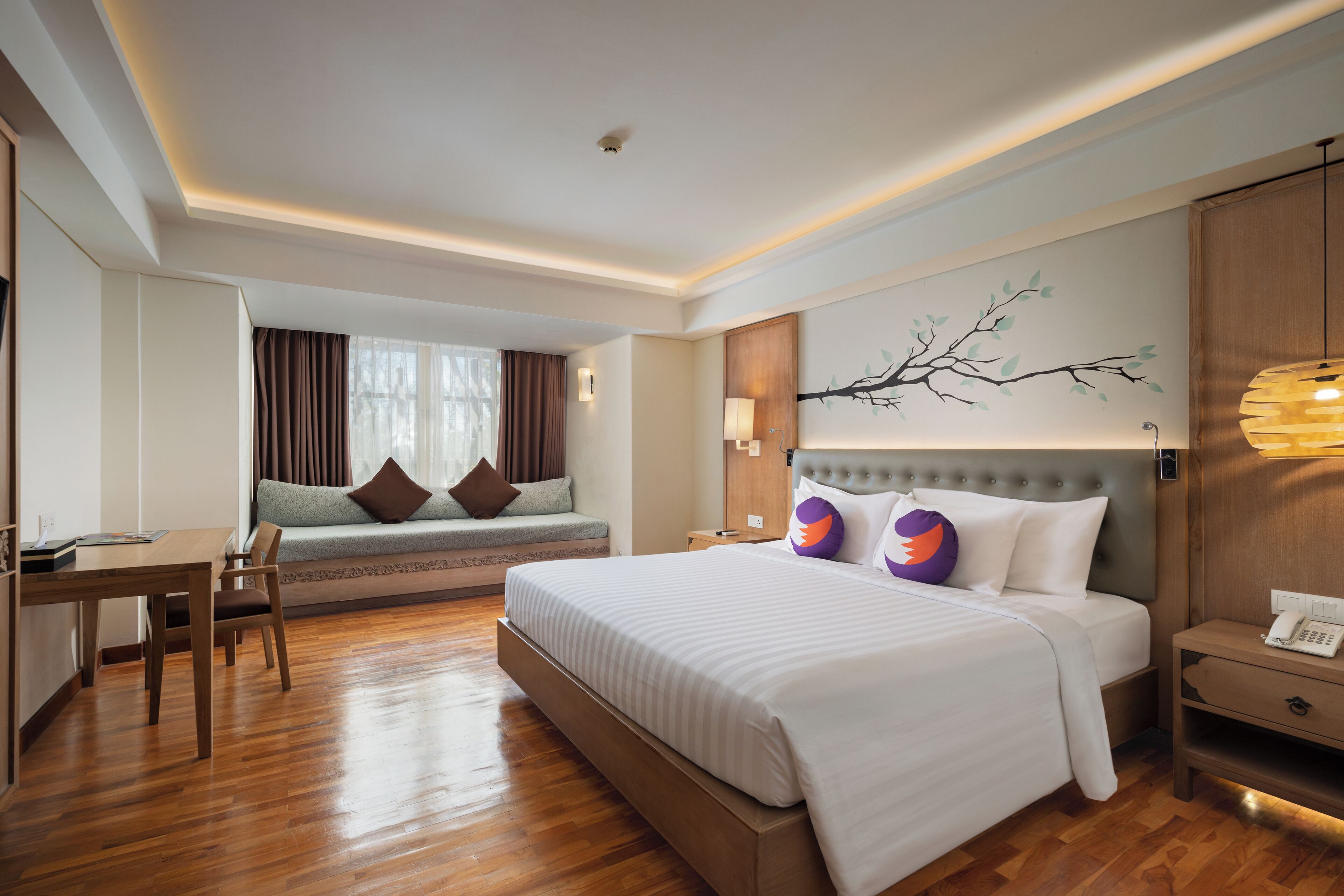 Deluxe kamer | Een minibar, een kluis op de kamer, individueel gedecoreerd