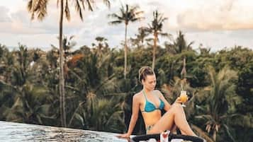 Kolam renang terbuka, kerusi lepak pantai 