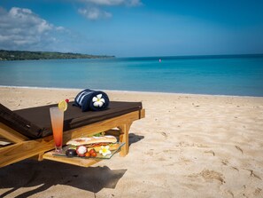 Beach nearby, white sand - FOX Hotel Jimbaran Beach Bali (Jimbaran)