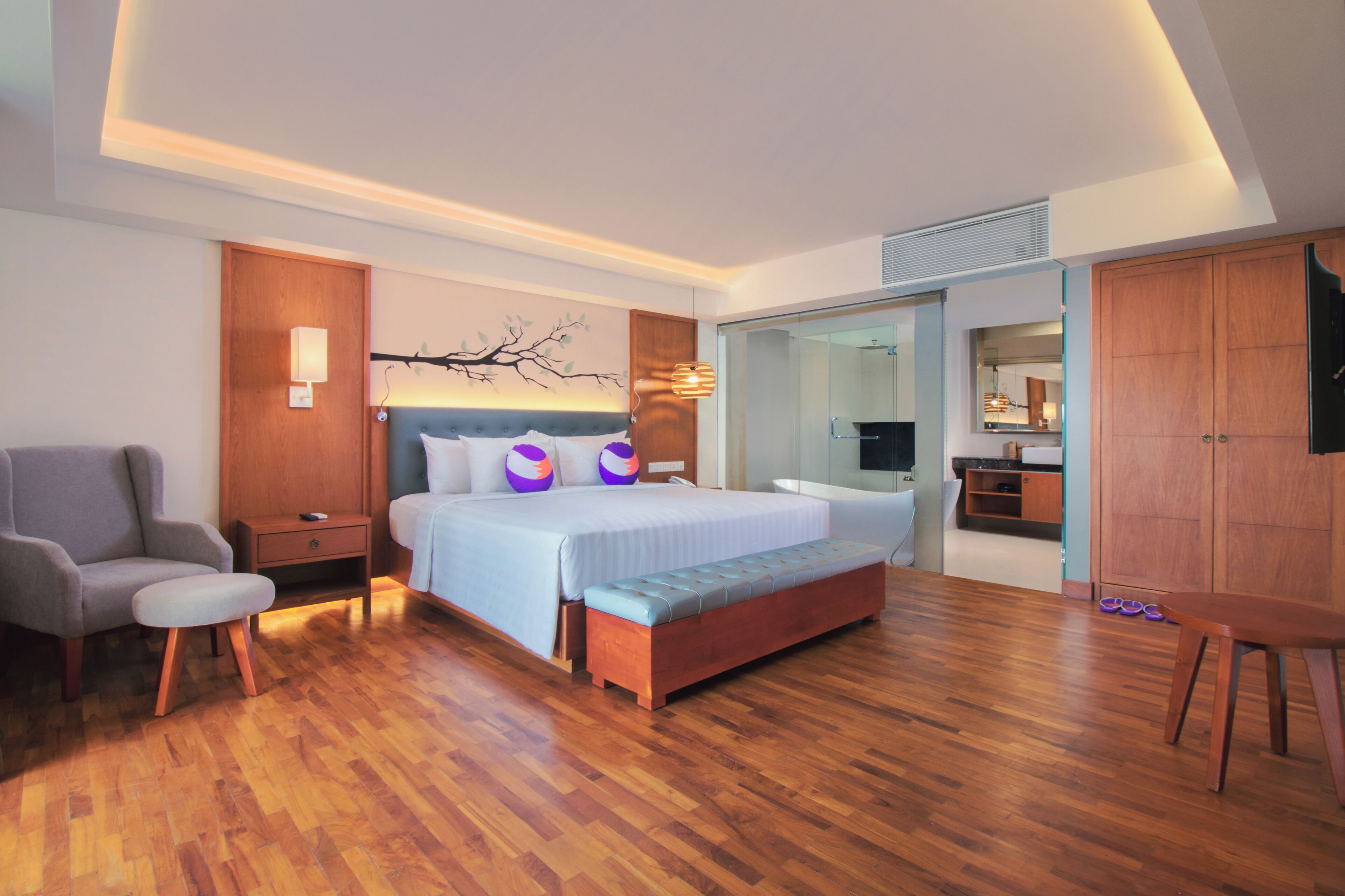 Minibar, in-room safe, individually decorated, individually furnished